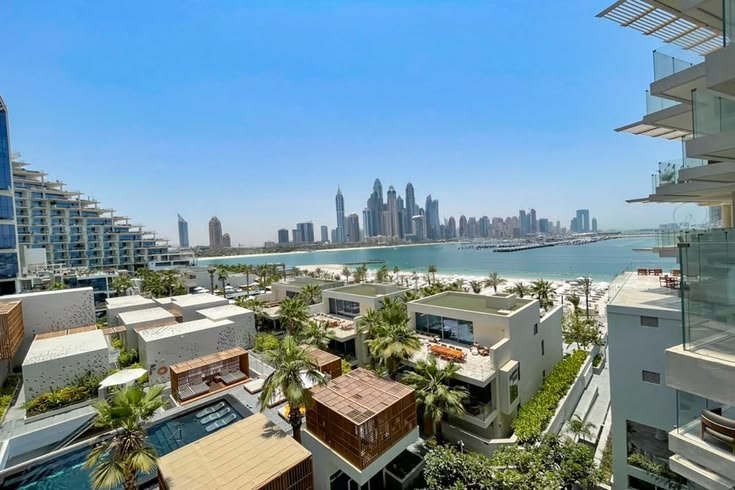 Dubai houses for sale with luxury waterfront villas in Palm Jumeirah